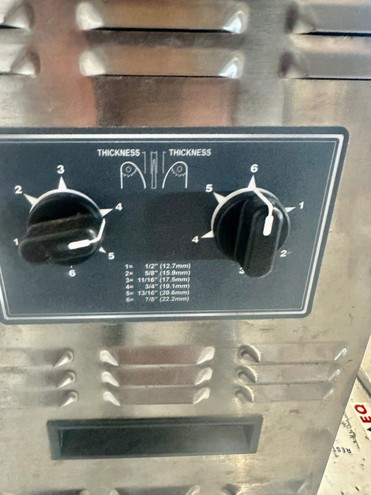 Pystysuora kontaktileivänpaahdin Roundup VCT-2000 HC