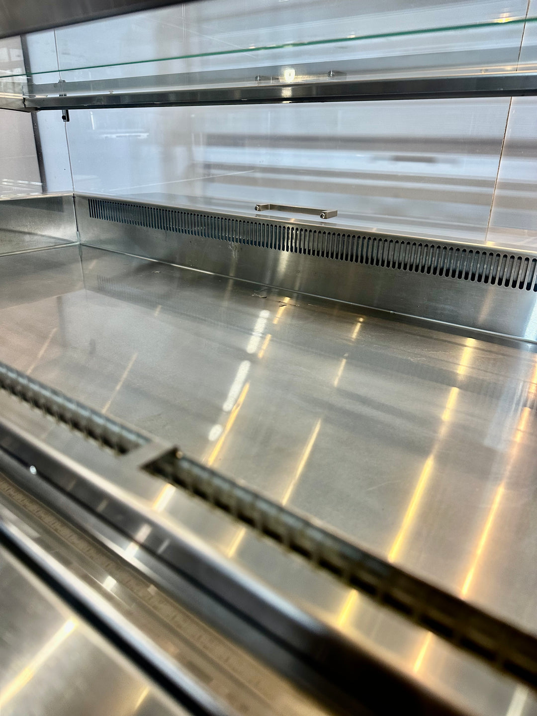 Linjastovitriini Nova2 kahdelta puolelta otto 1200