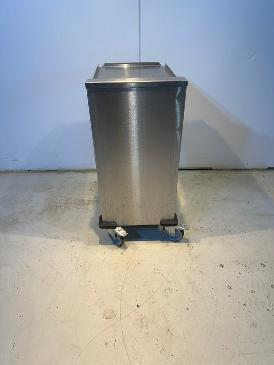 Tarjotinhissi 400