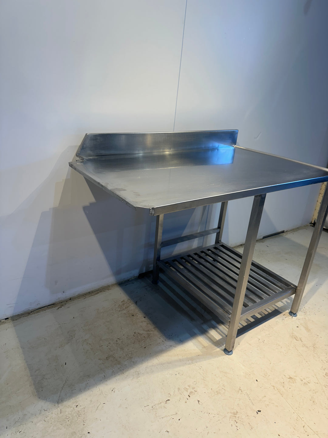 RST-jättöpöytä oikea 1100