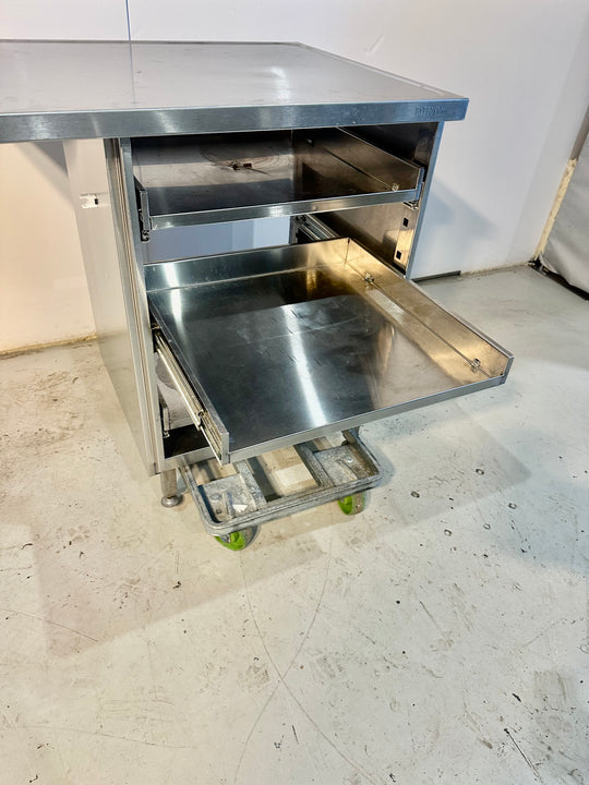RST-pöytä avolaatikoilla 840