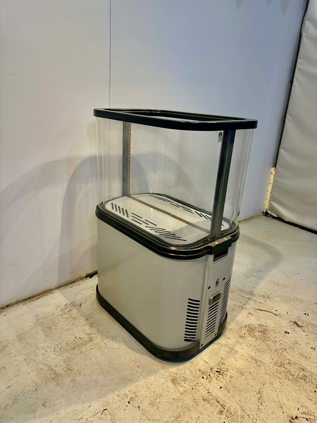 Juomadisplay SR100 cooler