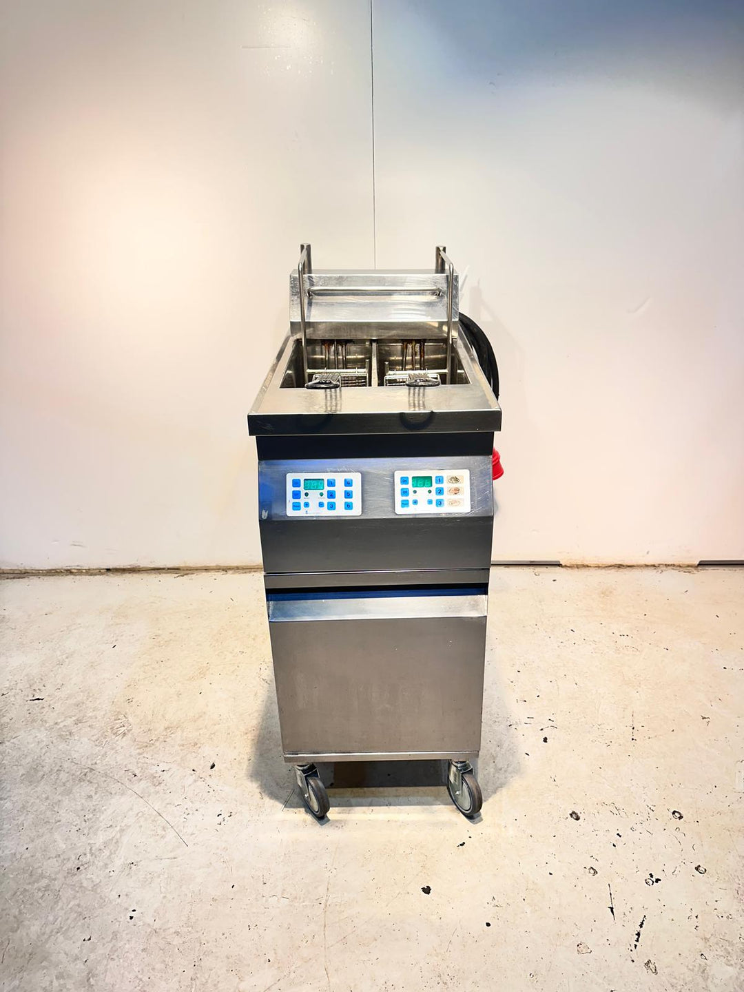 Automaattirasvakeitin FKI kahdella altaalla 2x14L
