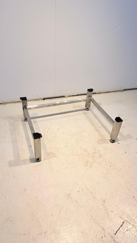 Uunin jalusta RST 820