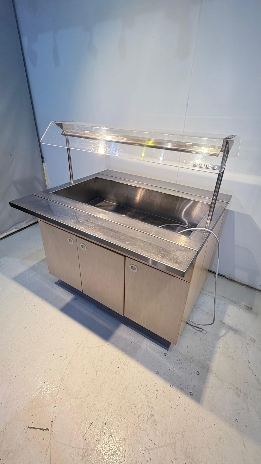 Lämmin buffet-vaunu 1200