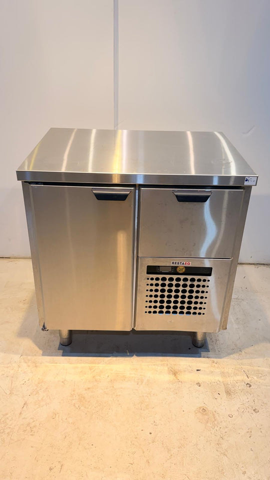 Kylmävetolaatikosto ovella CL 860