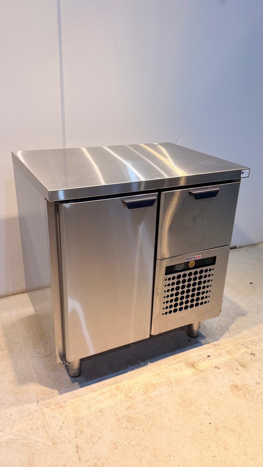 Kylmävetolaatikosto ovella CL 860
