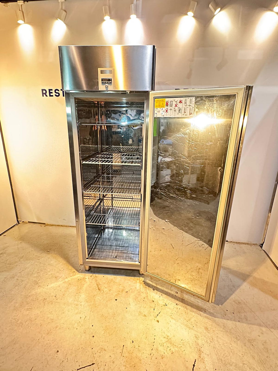 Jääkaappi RE471FR