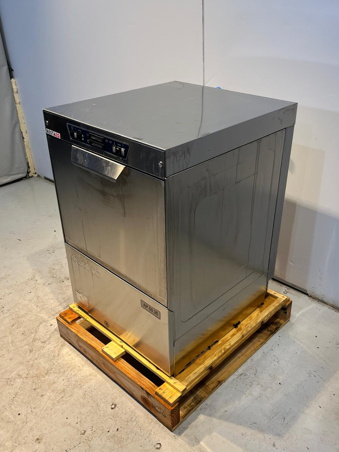 Luukkuastianpesukone LAVAST AP 50.35