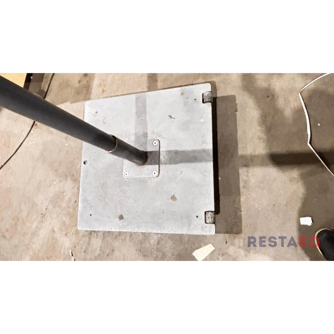 Aurinkovarjo erittäin tukevalla siirtojalalla - RestaEQ