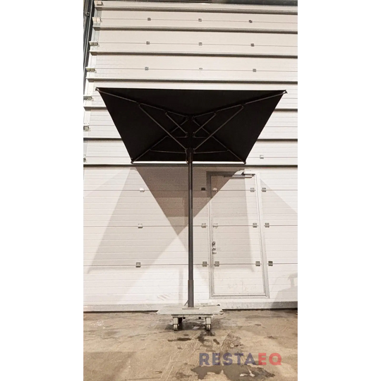 Aurinkovarjo erittäin tukevalla siirtojalalla - RestaEQ