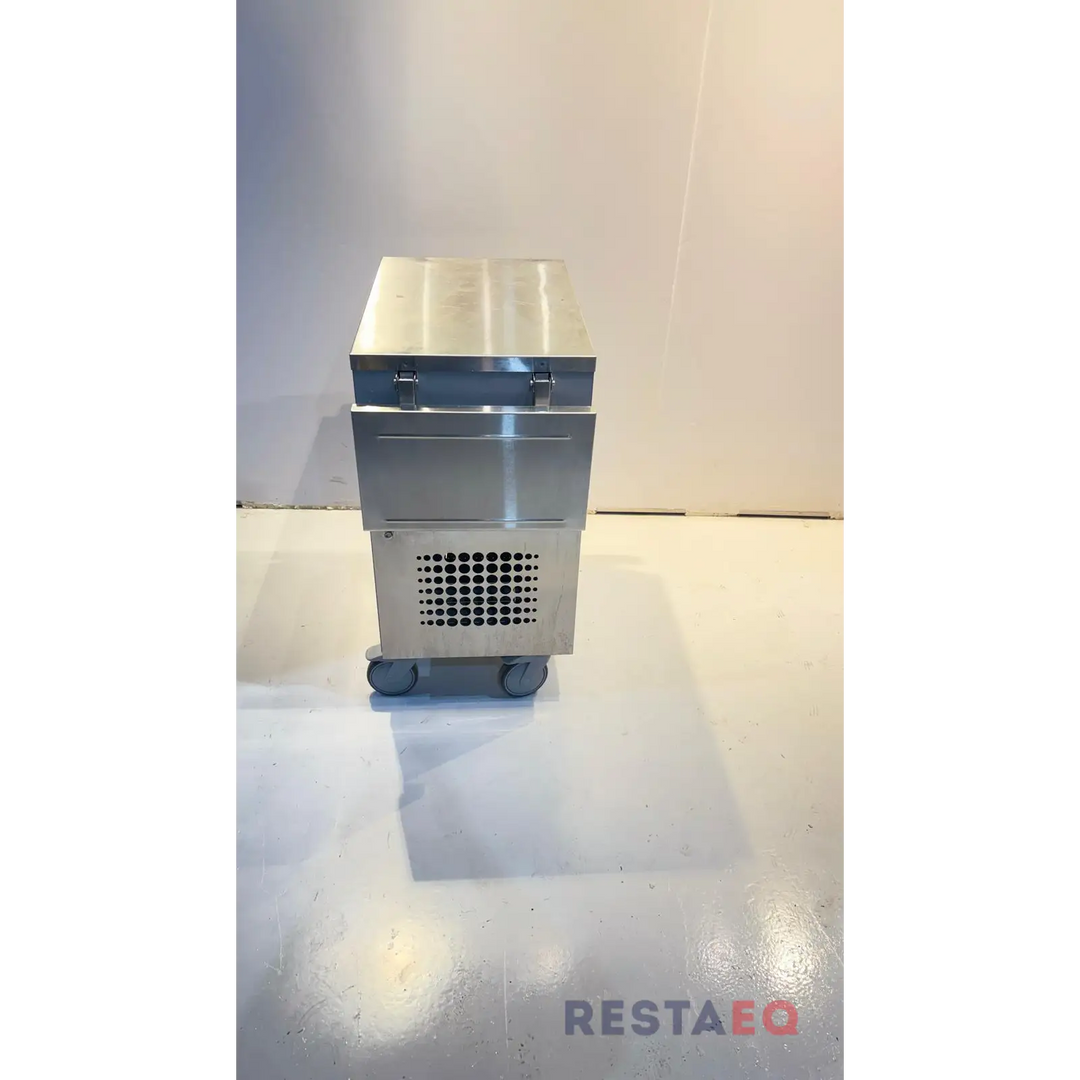 Buffetlinjaston neutraali aputaso pyörillä - Metos