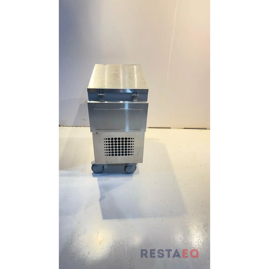 Buffetlinjaston neutraali aputaso pyörillä - Metos