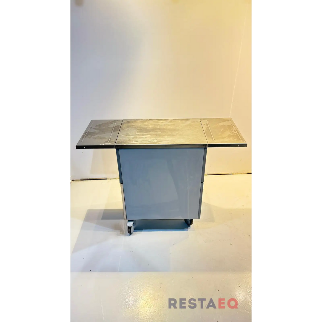 Buffetlinjaston neutraali aputaso pyörillä - Metos