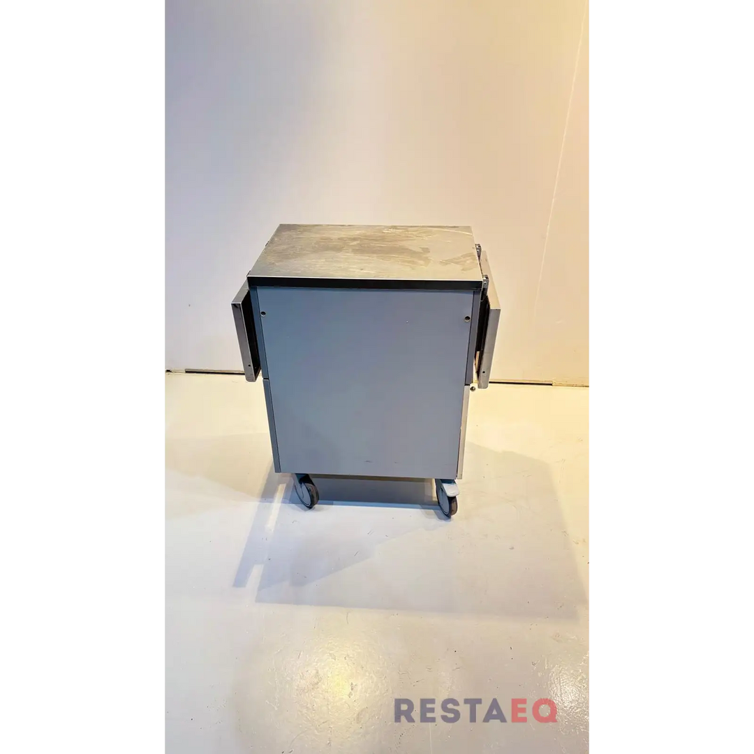 Buffetlinjaston neutraali aputaso pyörillä - Metos