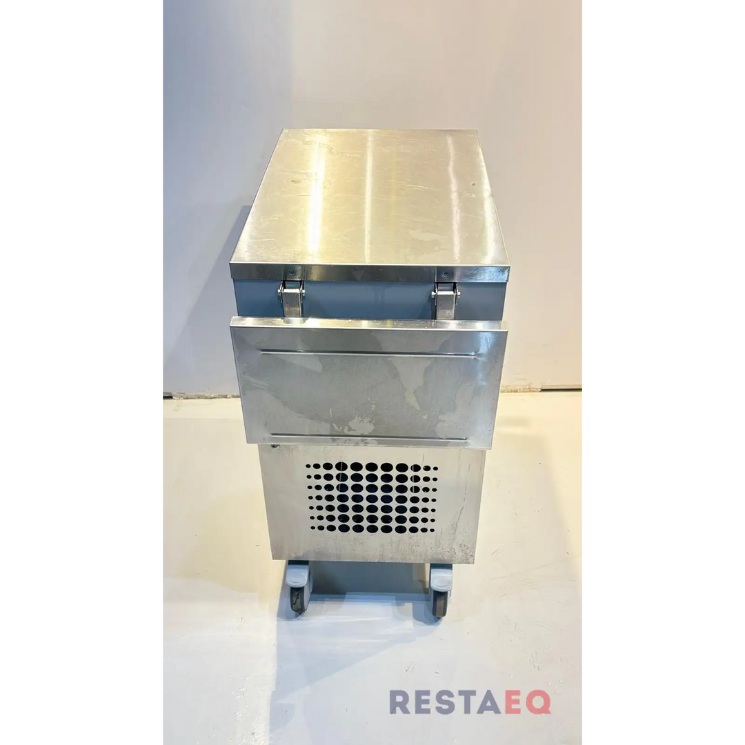 Buffetlinjaston neutraali aputaso pyörillä - Metos