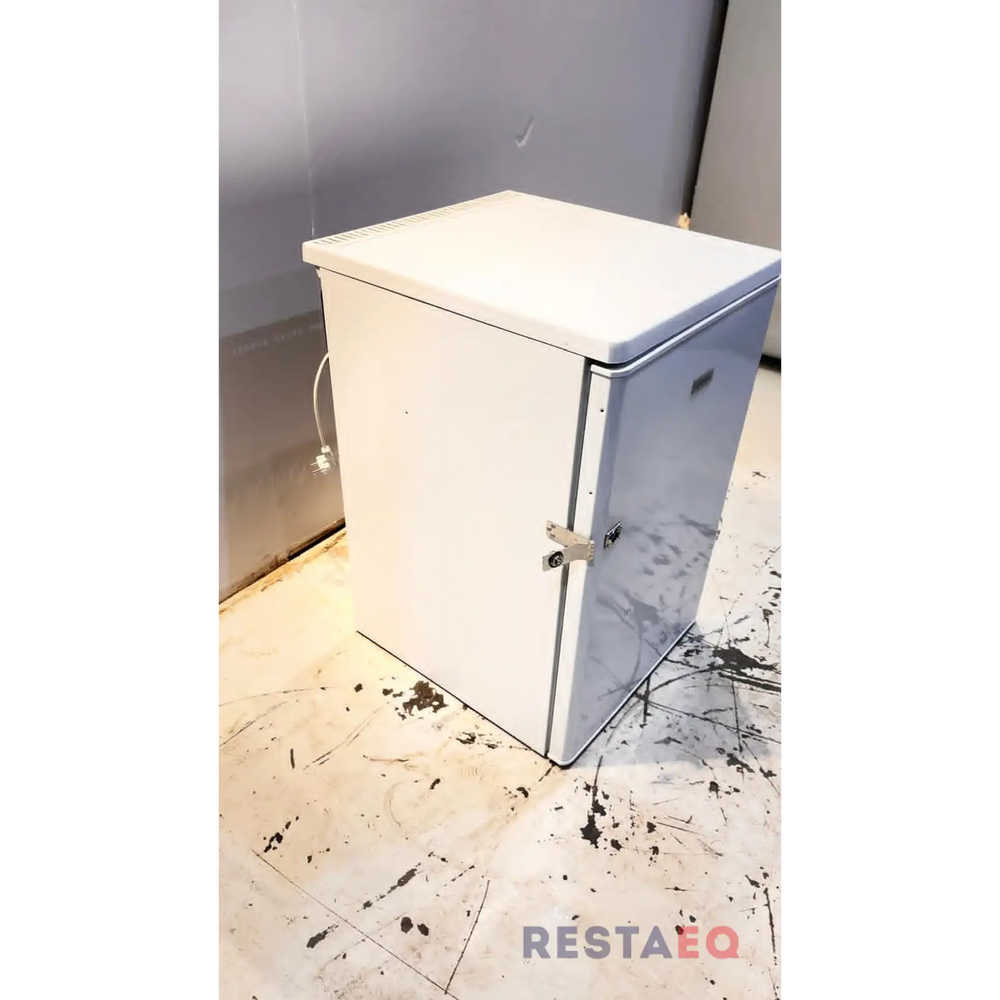 Jääkaappi lisätyllä lukolla - Rosenlew