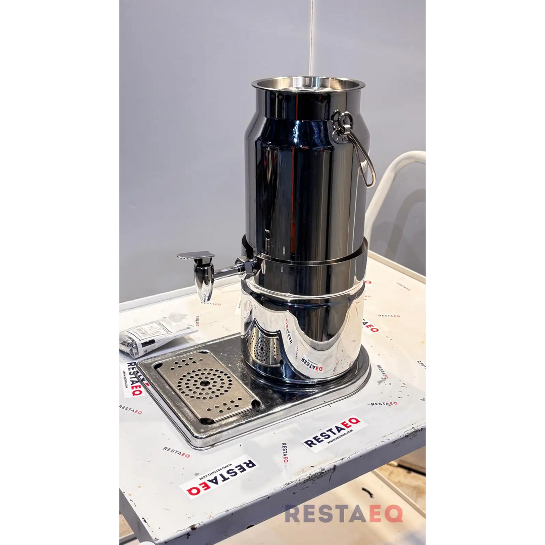 Maitosäiliö hanalla ja valumaritilällä. - APS