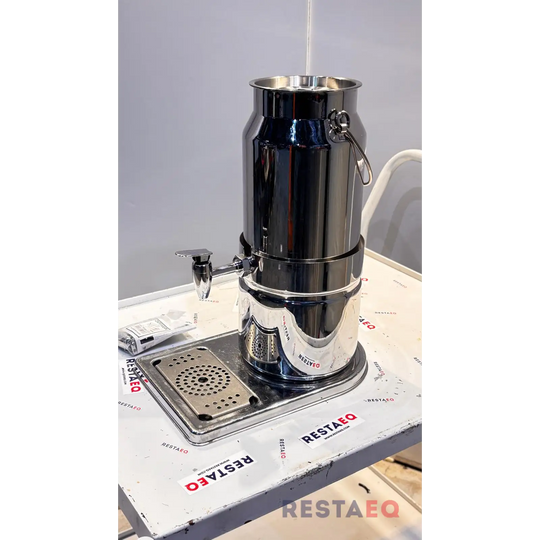 Maitosäiliö hanalla ja valumaritilällä. - APS