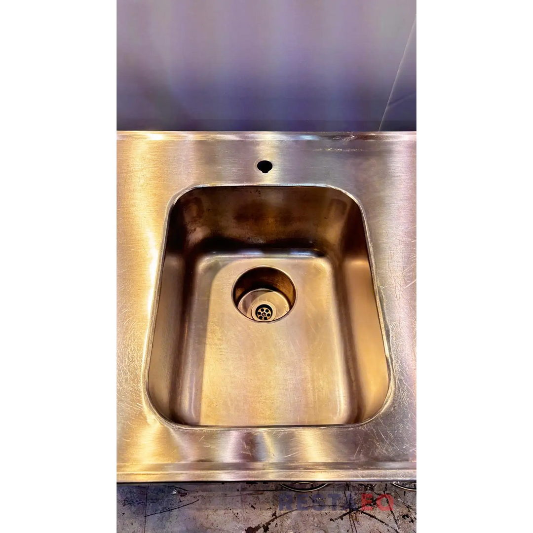 RST-allaspöytä kaapilla ja laatikostolla 1700 - Kavika