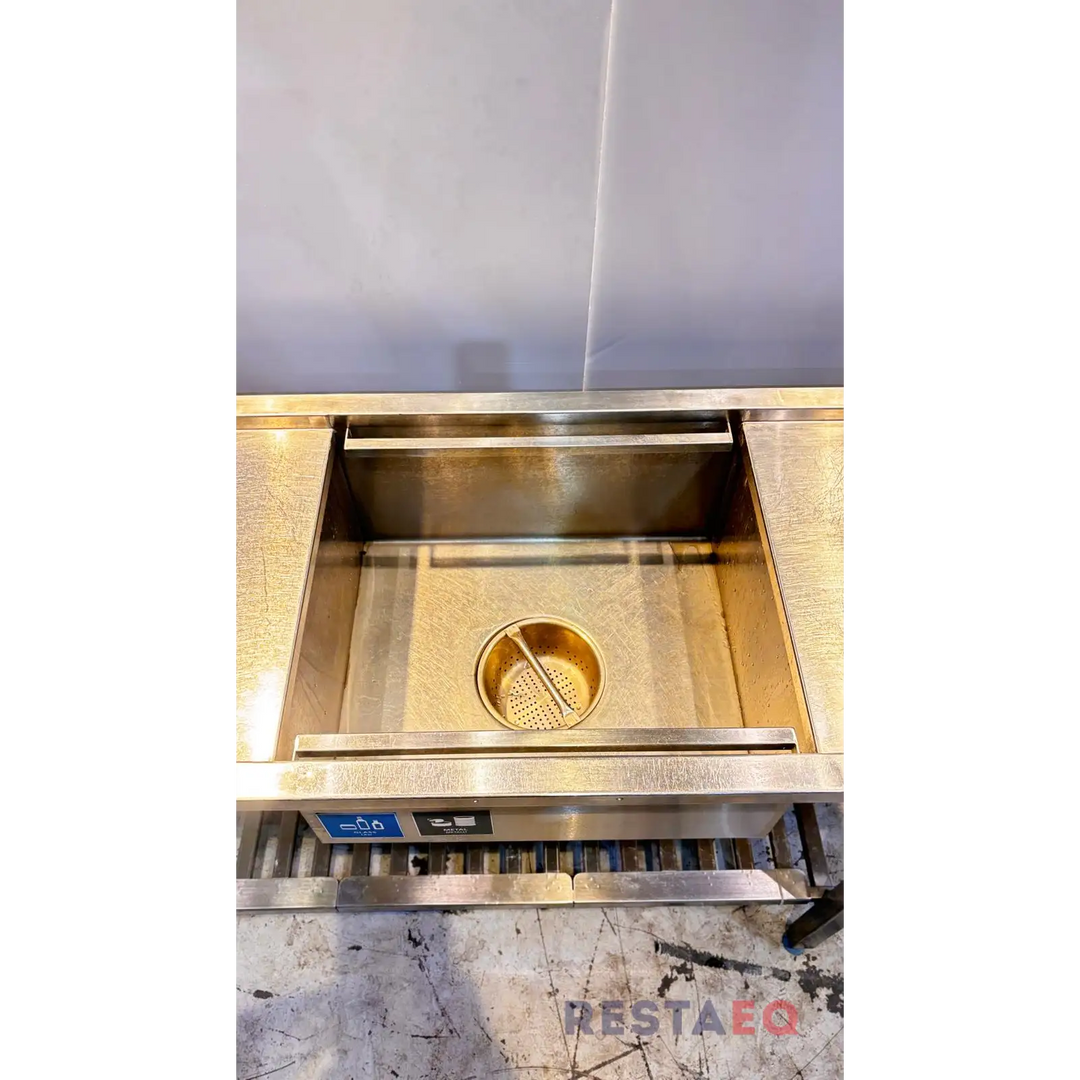 RST-esipesupöytä syvällä altaalla 1580 - Metos