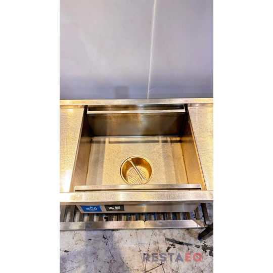 RST-esipesupöytä syvällä altaalla 1580 - Metos