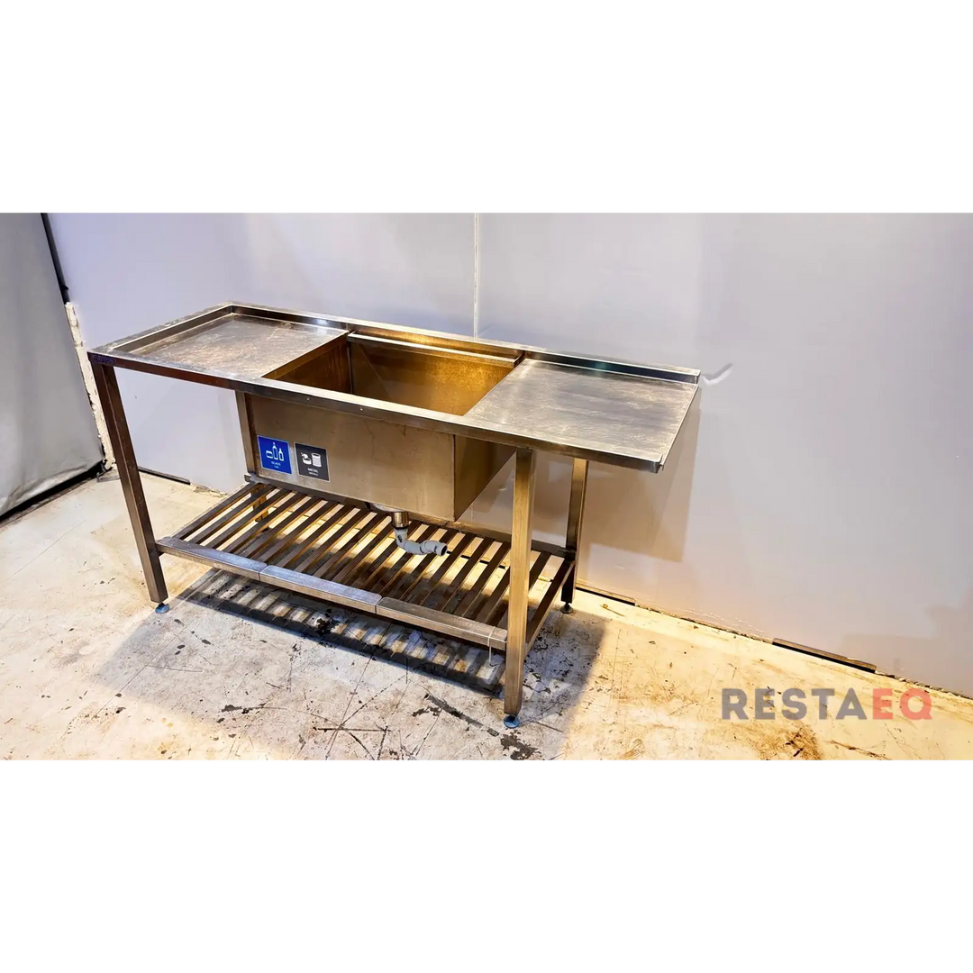 RST-esipesupöytä syvällä altaalla 1580 - Metos