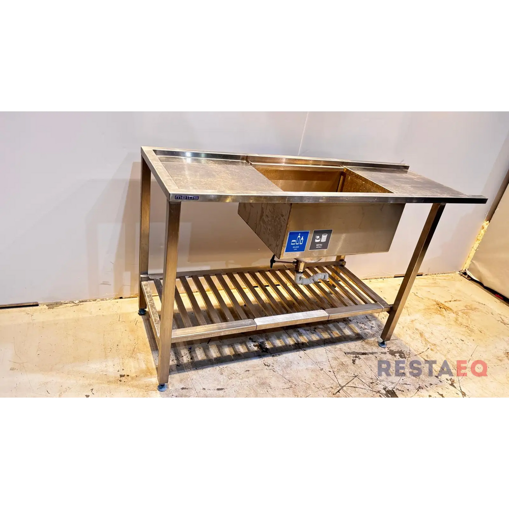 RST-esipesupöytä syvällä altaalla 1580 - Metos