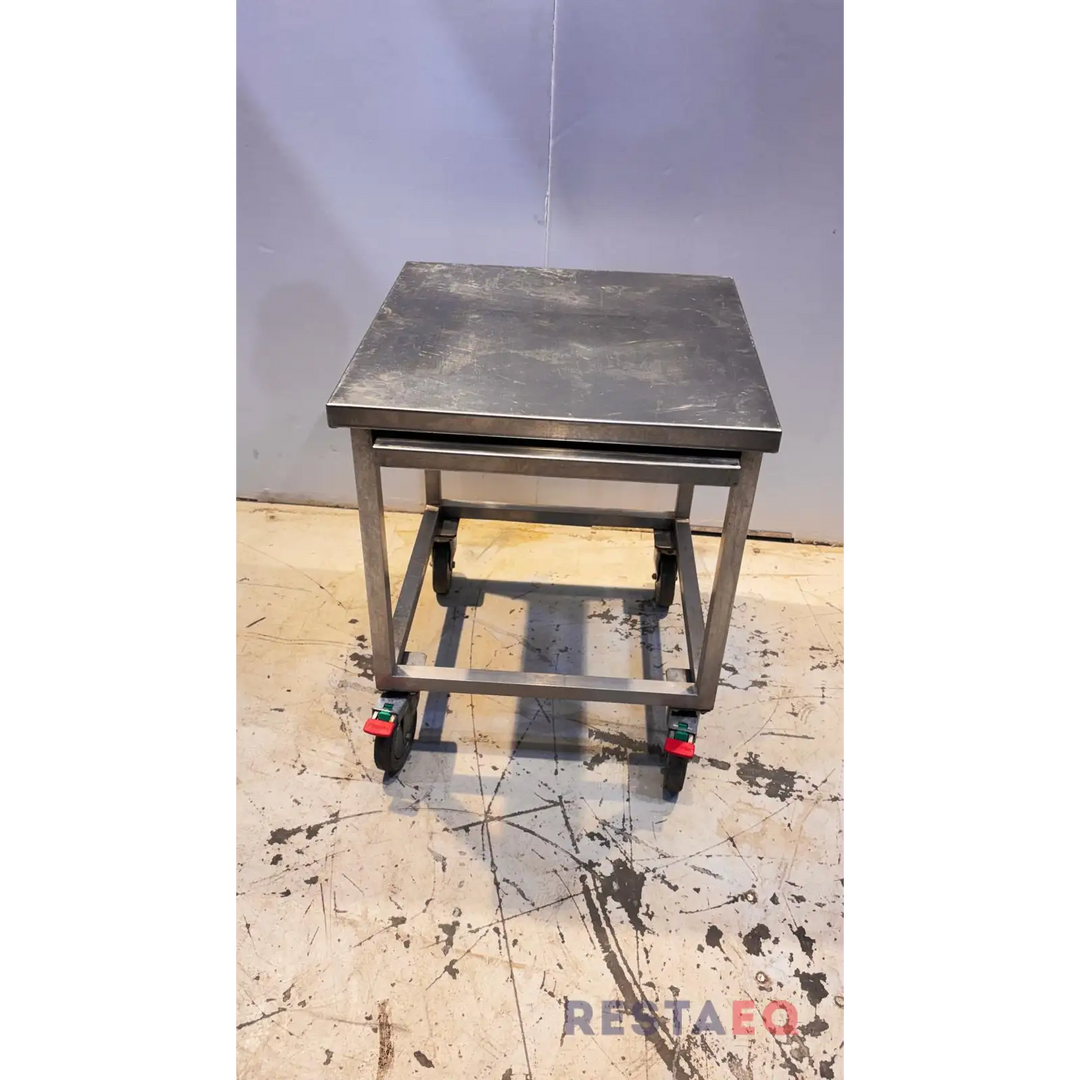 RST-laitepöytä liukuhyllyllä 600 - RestaEQ