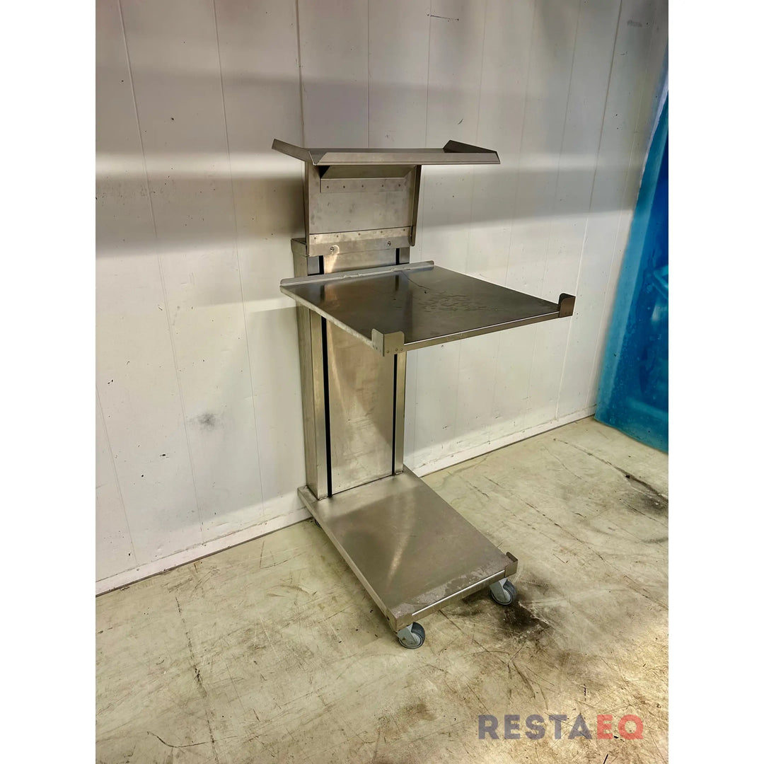 RST-astiatarjoilupöytä hissillä - RestE