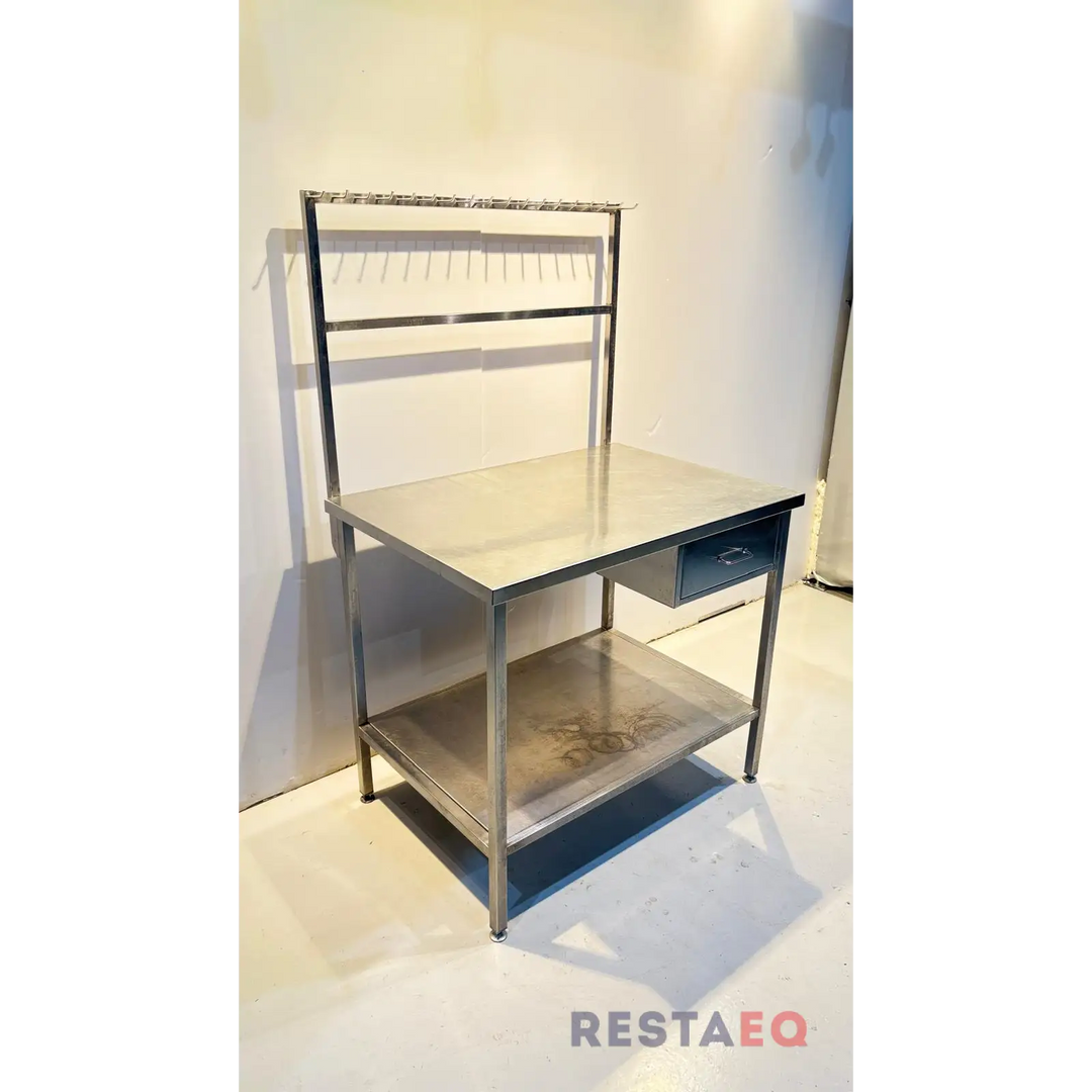 RST-pöytä laatikolla ja välinekoukuilla 1000 - RestaEQ