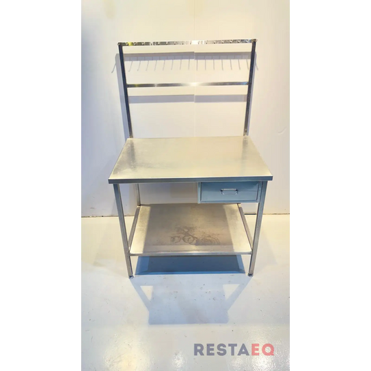 RST-pöytä laatikolla ja välinekoukuilla 1000 - RestaEQ