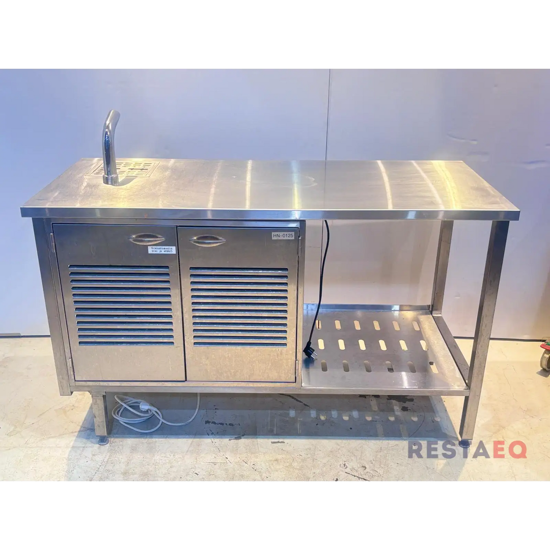 RST-pöytä vesiautomaatilla 1500 - RestaEQ