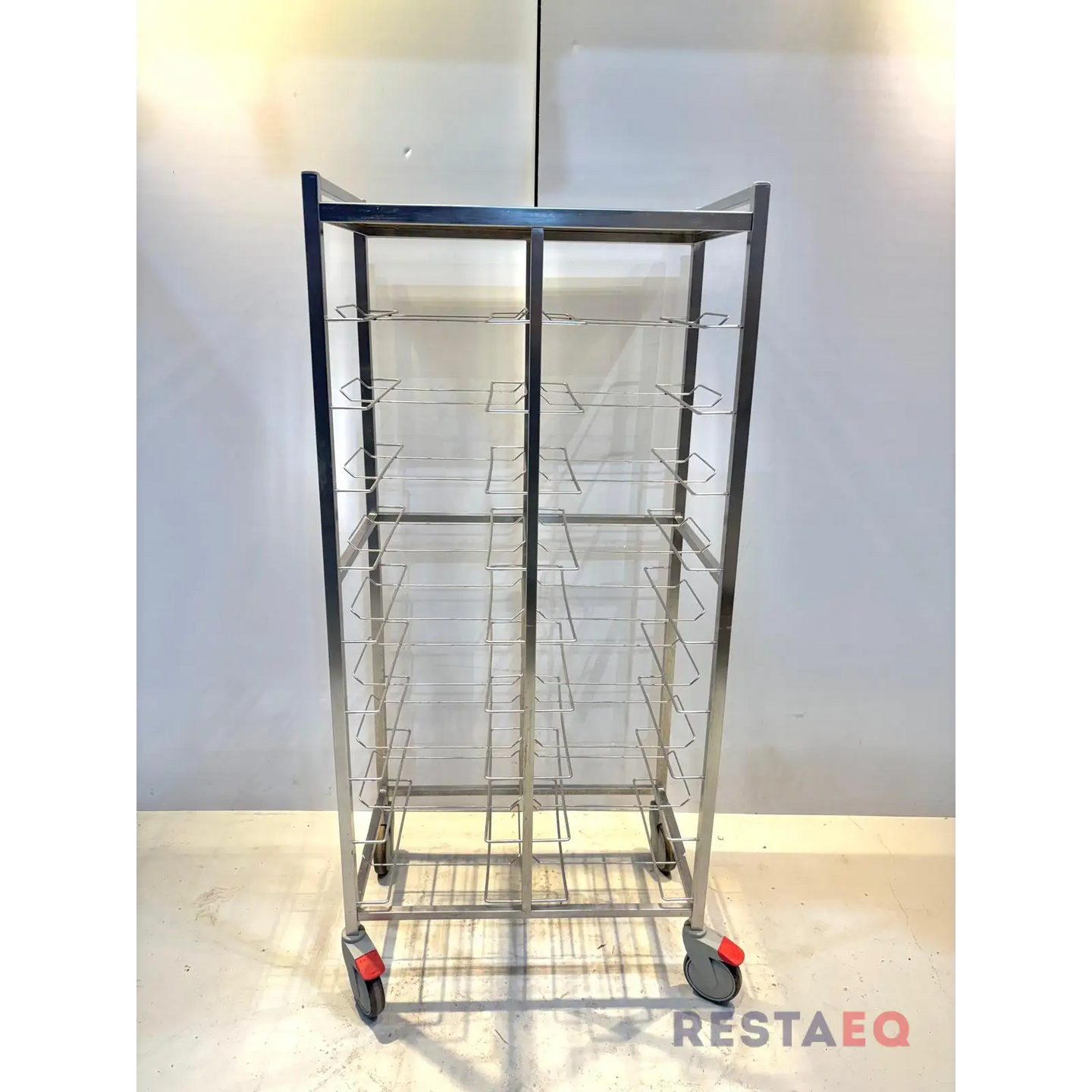 Tarjotinpalautusvaunu - RestaEQ