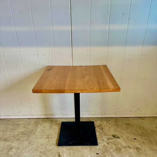 Umpipuu pöytä tukevalla jalalla 70x70 - RestaEQ